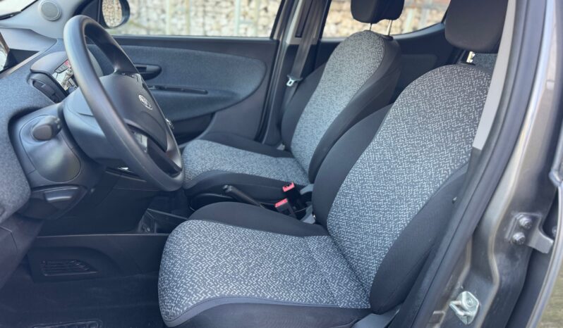 
								Lancia Ypsilon 1.0 70CV Hybrid SILVER PLUS full									