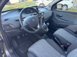 
										Lancia Ypsilon 1.0 70CV Hybrid SILVER PLUS full									