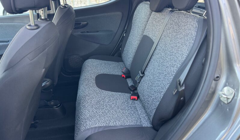 
								Lancia Ypsilon 1.0 70CV Hybrid SILVER PLUS full									