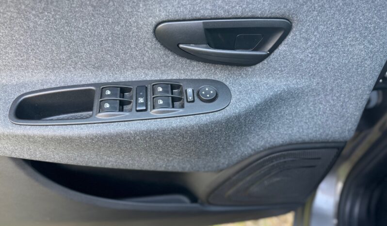 
								Lancia Ypsilon 1.0 70CV Hybrid SILVER PLUS full									