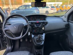 
										Lancia Ypsilon 1.0 70CV Hybrid SILVER PLUS full									