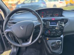 
										Lancia Ypsilon 1.0 70CV Hybrid SILVER PLUS full									