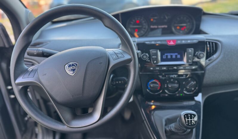 
								Lancia Ypsilon 1.0 70CV Hybrid SILVER PLUS full									