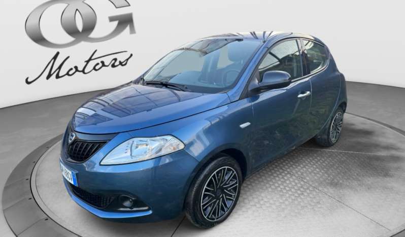 
								Lancia Ypsilon 1.0 70CV Hybrid SILVER PLUS full									