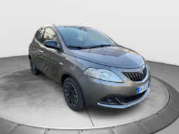 
										Lancia Ypsilon 1.0 70CV Hybrid SILVER PLUS full									