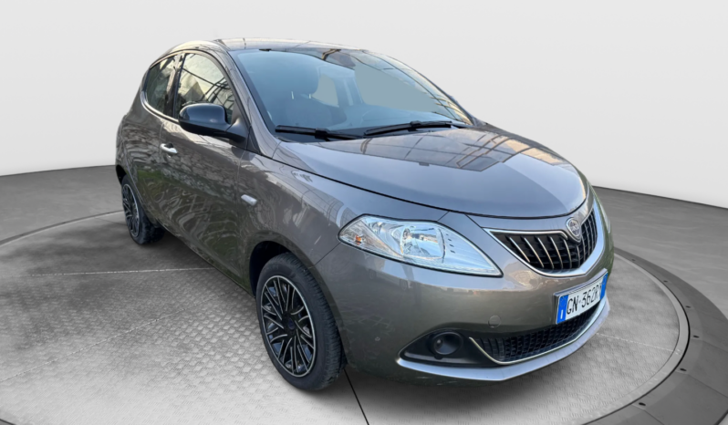 
								Lancia Ypsilon 1.0 70CV Hybrid SILVER PLUS full									