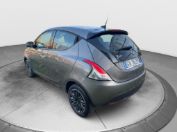 
										Lancia Ypsilon 1.0 70CV Hybrid SILVER PLUS full									