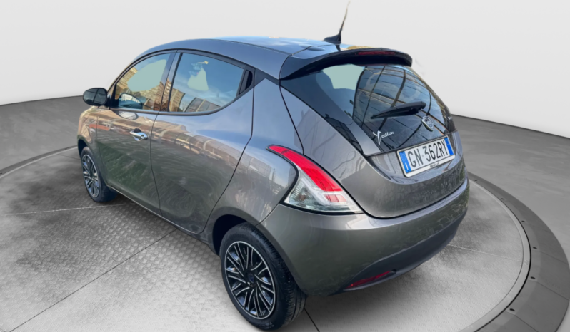 
								Lancia Ypsilon 1.0 70CV Hybrid SILVER PLUS full									