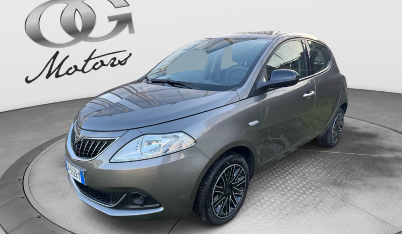
								Lancia Ypsilon 1.0 70CV Hybrid SILVER PLUS full									