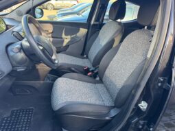 
										Lancia Ypsilon 1.0 70CV Hybrid Silver Plus full									