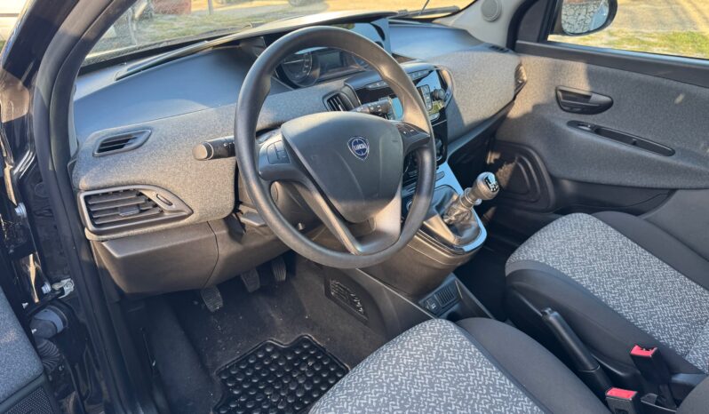 
								Lancia Ypsilon 1.0 70CV Hybrid Silver Plus full									