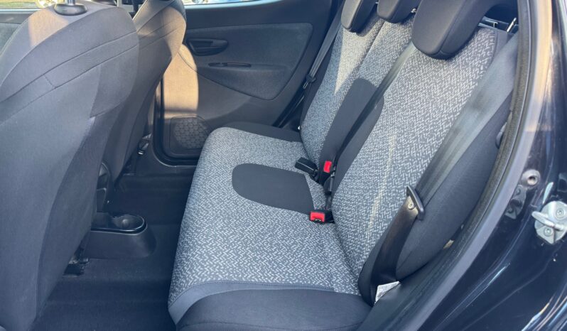 
								Lancia Ypsilon 1.0 70CV Hybrid Silver Plus full									