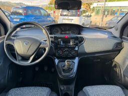 
										Lancia Ypsilon 1.0 70CV Hybrid Silver Plus full									
