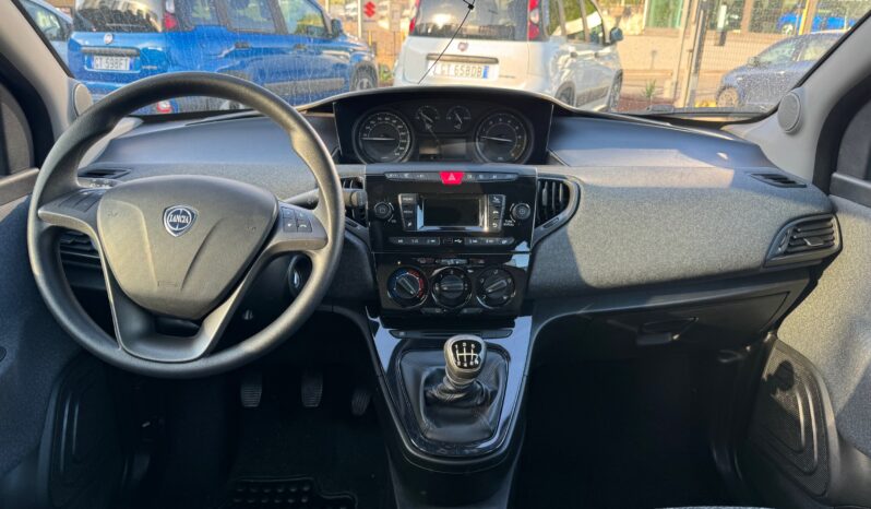 
								Lancia Ypsilon 1.0 70CV Hybrid Silver Plus full									