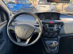 
										Lancia Ypsilon 1.0 70CV Hybrid Silver Plus full									