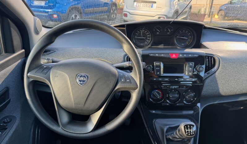 
								Lancia Ypsilon 1.0 70CV Hybrid Silver Plus full									