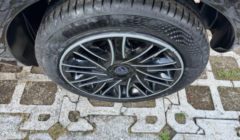 
								Lancia Ypsilon 1.0 70CV Hybrid Silver Plus full									