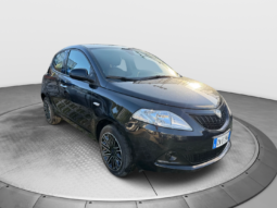 
										Lancia Ypsilon 1.0 70CV Hybrid Silver Plus full									