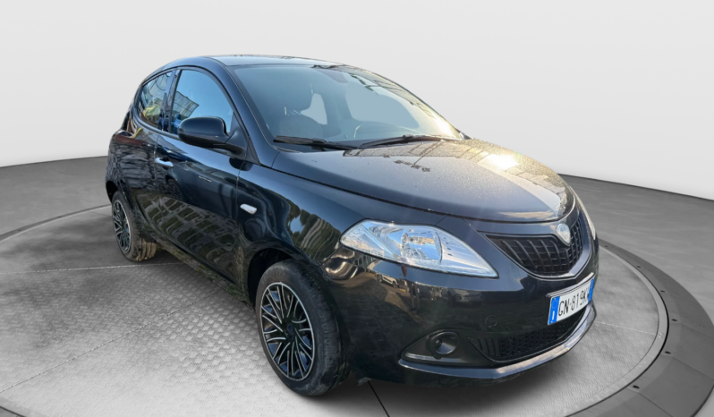 
								Lancia Ypsilon 1.0 70CV Hybrid Silver Plus full									