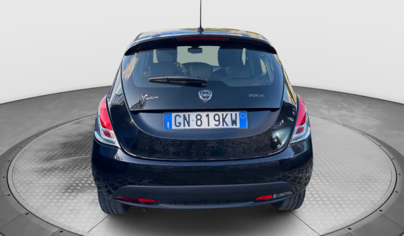 
								Lancia Ypsilon 1.0 70CV Hybrid Silver Plus full									