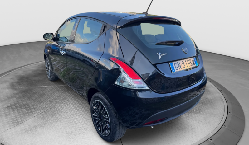 
								Lancia Ypsilon 1.0 70CV Hybrid Silver Plus full									