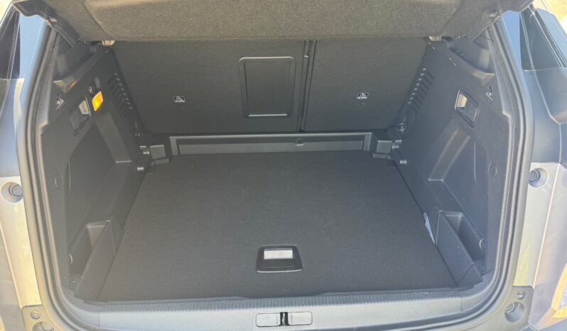 
								PEUGEOT 3008 HYBRID E-DCS 6 136cv – GT full									