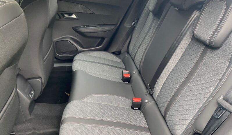 
								PEUGEOT 2008 1.2 Puretech 130cv EAT8 S&S ALLURE full									