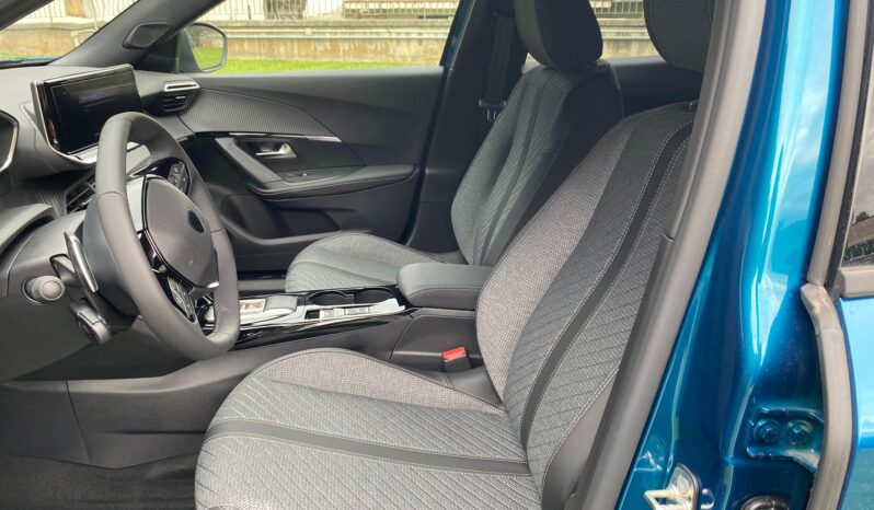 
								PEUGEOT 2008 1.2cc ICE 130cv EAT8 S&S ALLURE full									