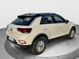 
										Volkswagen T-Roc 1.0cc TSI 110cv Life full									