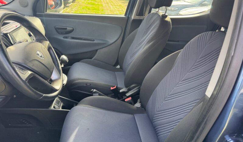 
								LANCIA YPSILON 1.0cc 70cv MHEV GOLD full									