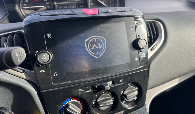 
								LANCIA YPSILON 1.0cc 70cv MHEV GOLD full									