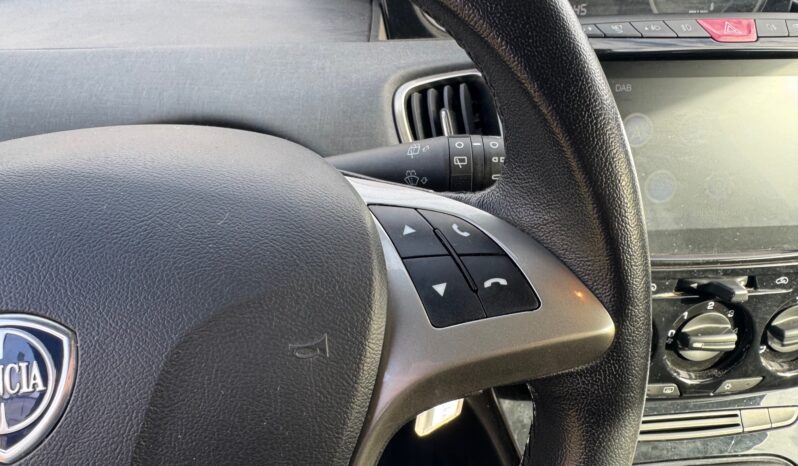 
								LANCIA YPSILON 1.0cc 70cv MHEV GOLD full									