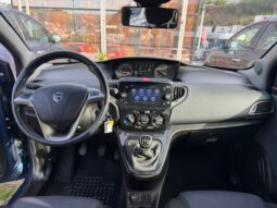 
										LANCIA YPSILON 1.0cc 70cv MHEV GOLD full									