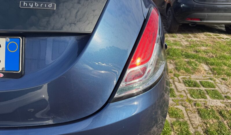 
								LANCIA YPSILON 1.0cc 70cv MHEV GOLD full									