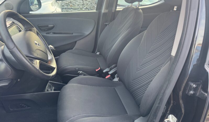 
								LANCIA YPSILON 1.0cc 70cv MHEV GOLD full									