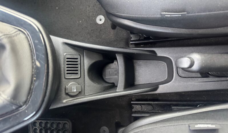 
								LANCIA YPSILON 1.0cc 70cv MHEV GOLD full									