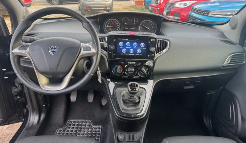 
								LANCIA YPSILON 1.0cc 70cv MHEV GOLD full									