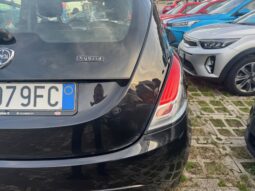 
										LANCIA YPSILON 1.0cc 70cv MHEV GOLD full									