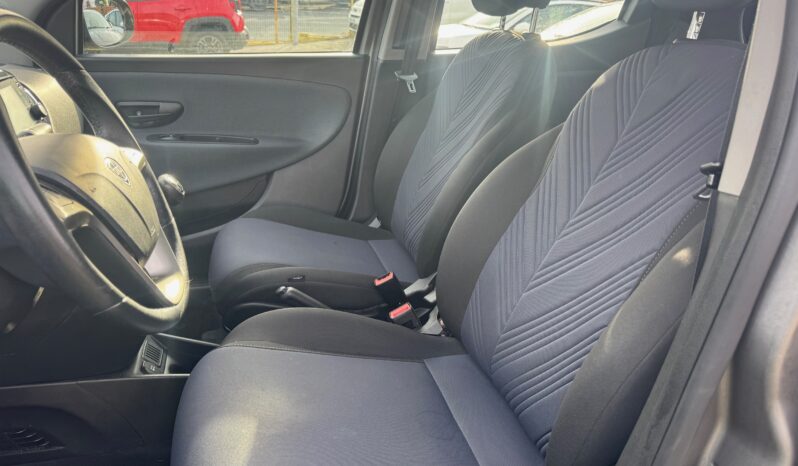 
								LANCIA YPSILON 1.0cc 70cv MHEV GOLD full									