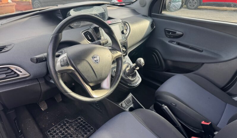 
								LANCIA YPSILON 1.0cc 70cv MHEV GOLD full									