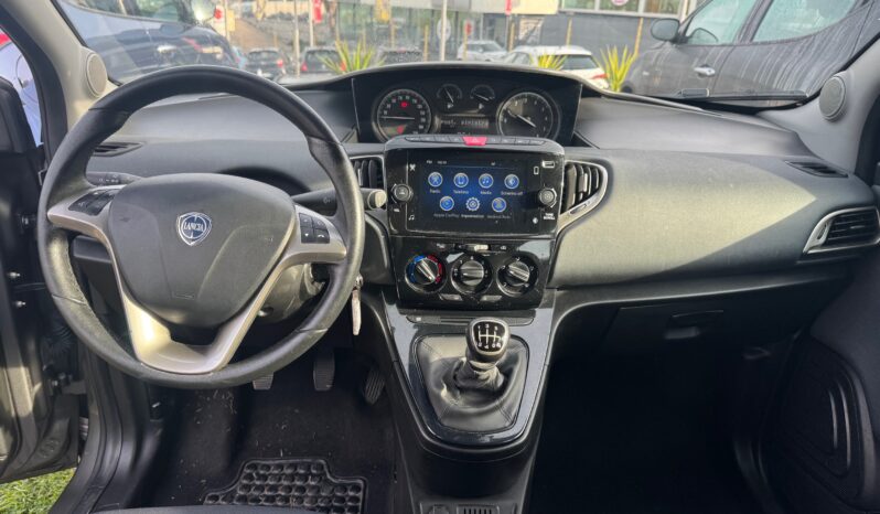 
								LANCIA YPSILON 1.0cc 70cv MHEV GOLD full									