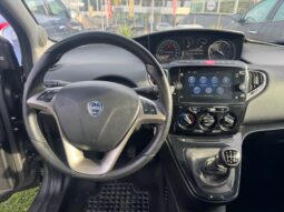 
										LANCIA YPSILON 1.0cc 70cv MHEV GOLD full									