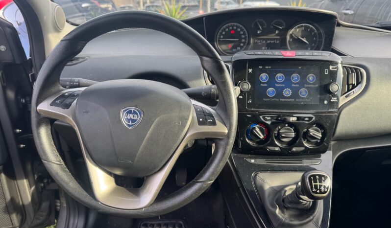 
								LANCIA YPSILON 1.0cc 70cv MHEV GOLD full									