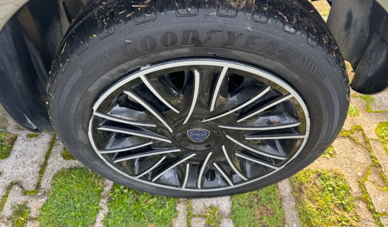 
								LANCIA YPSILON 1.0cc 70cv MHEV GOLD full									