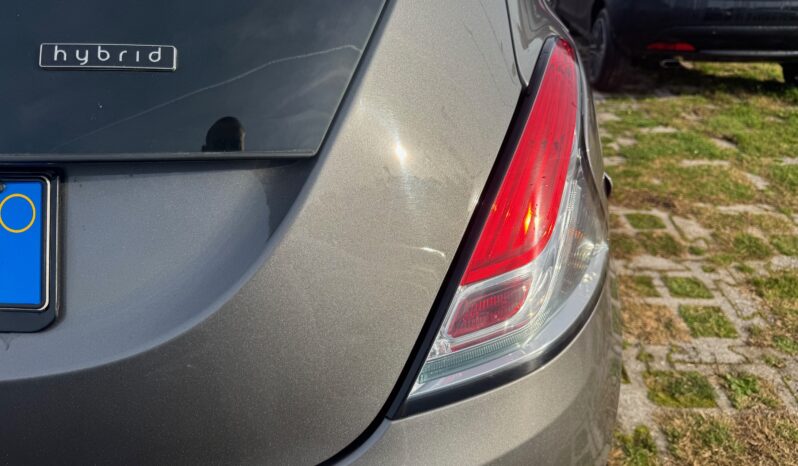 
								LANCIA YPSILON 1.0cc 70cv MHEV GOLD full									