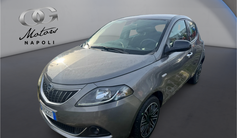 
								LANCIA YPSILON 1.0cc 70cv MHEV GOLD full									
