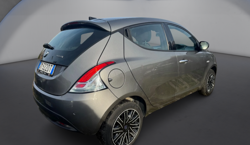 
								LANCIA YPSILON 1.0cc 70cv MHEV GOLD full									