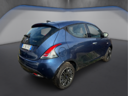 
										LANCIA YPSILON 1.0cc 70cv MHEV GOLD full									