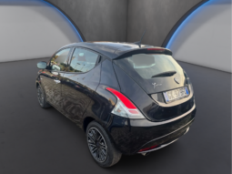 
										LANCIA YPSILON 1.0cc 70cv MHEV GOLD full									