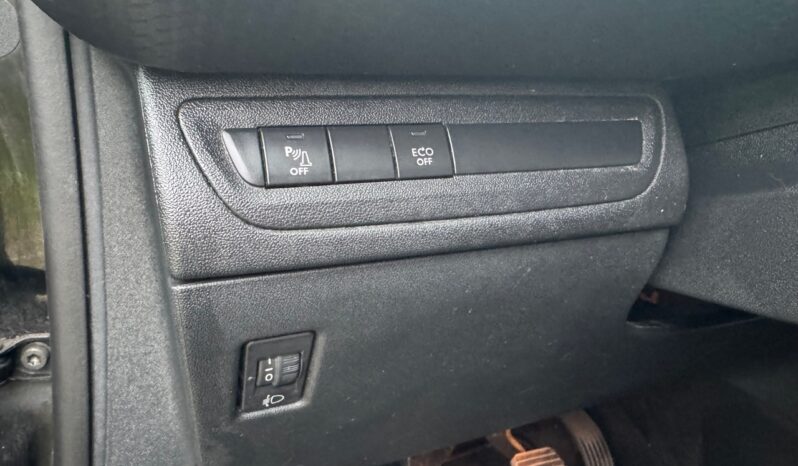 
								PEUGEOT 2008 1.5cc BlueHDi 102cv Allure Pack full									